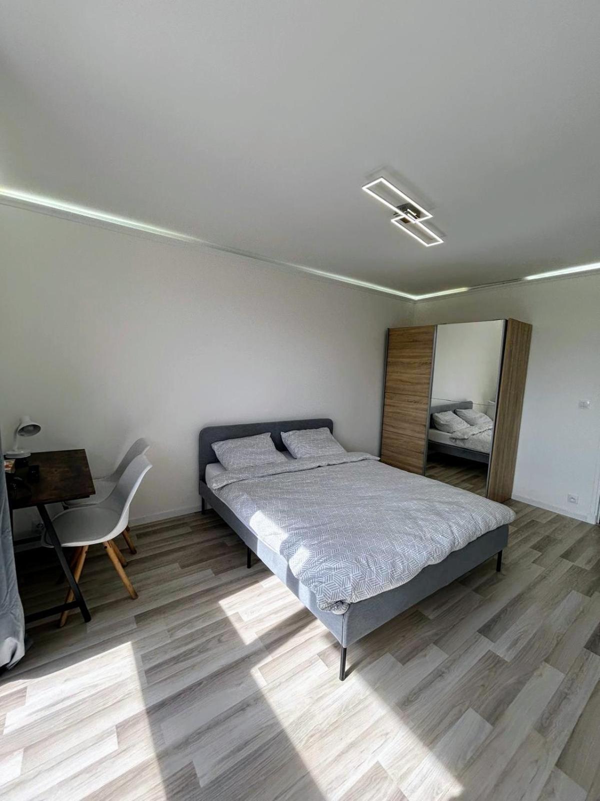 Charmant B&B Espace Et Confort Villeneuve-la-Garenne Kültér fotó